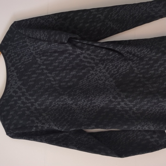 Athleta organic cotton basic layer long sleeves Black Patterned Women's Sweater - Picture 3 of 5